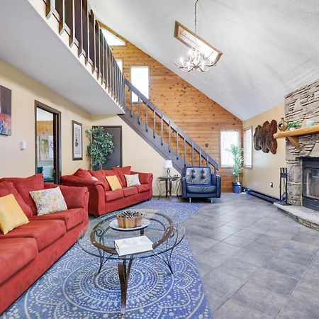 Chalet Renovated Near Casino, Camelback , Kalahari 4Bdrms Firepit Hot Tub Game Room Tobyhanna 외부 사진