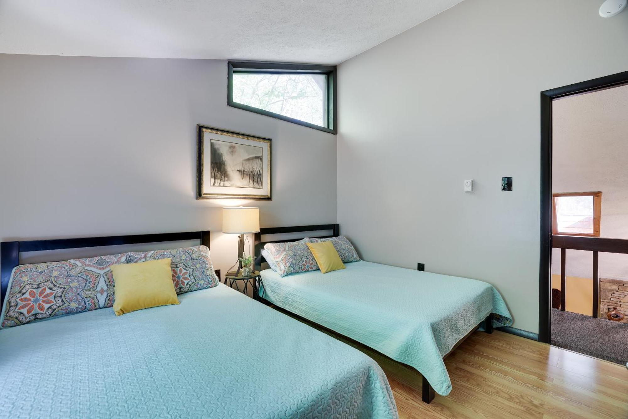 Chalet Renovated Near Casino, Camelback , Kalahari 4Bdrms Firepit Hot Tub Game Room Tobyhanna 외부 사진