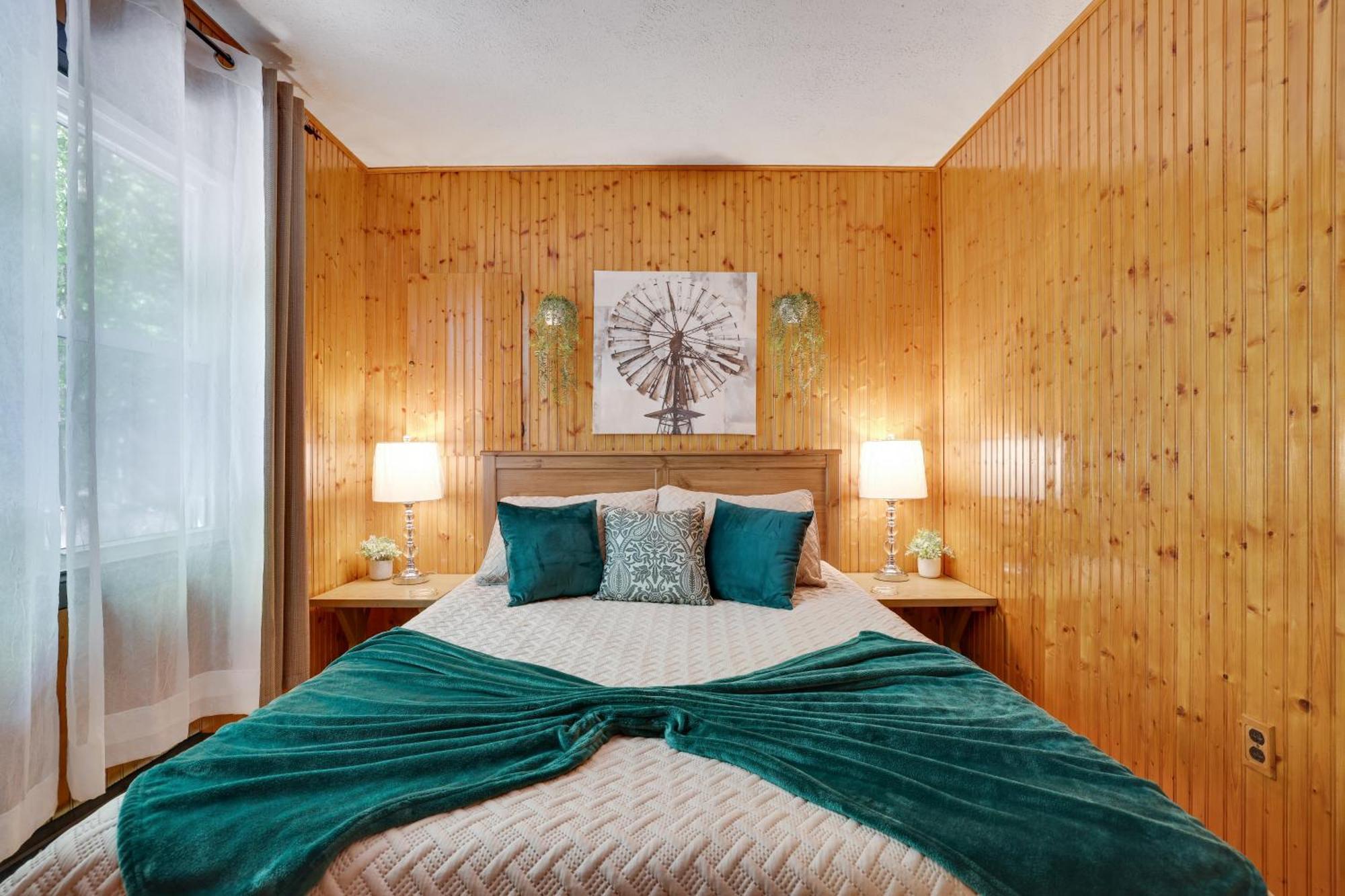 Chalet Renovated Near Casino, Camelback , Kalahari 4Bdrms Firepit Hot Tub Game Room Tobyhanna 외부 사진