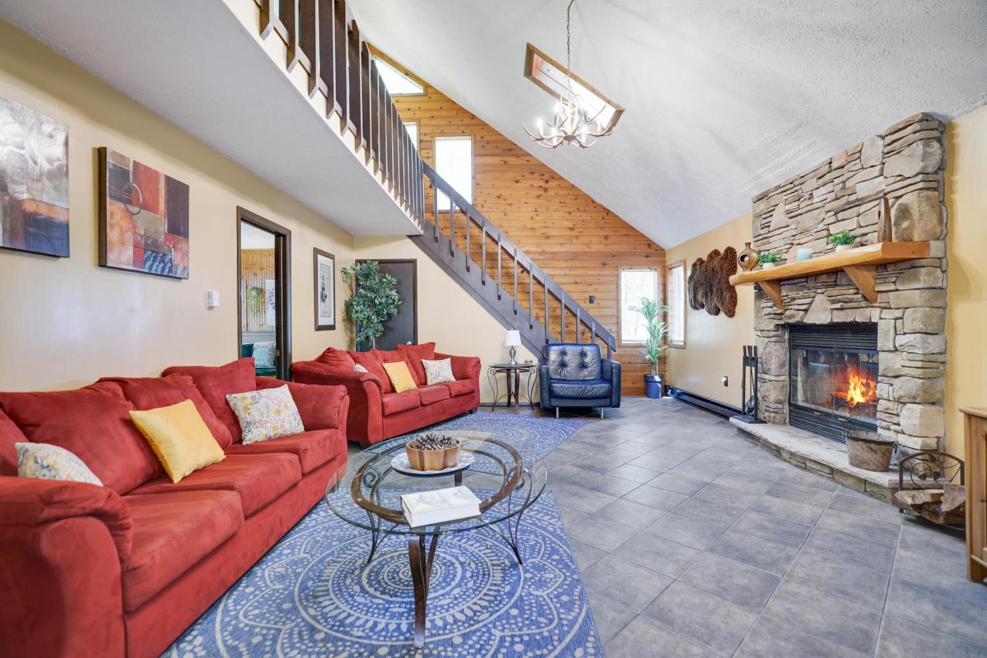 Chalet Renovated Near Casino, Camelback , Kalahari 4Bdrms Firepit Hot Tub Game Room Tobyhanna 외부 사진