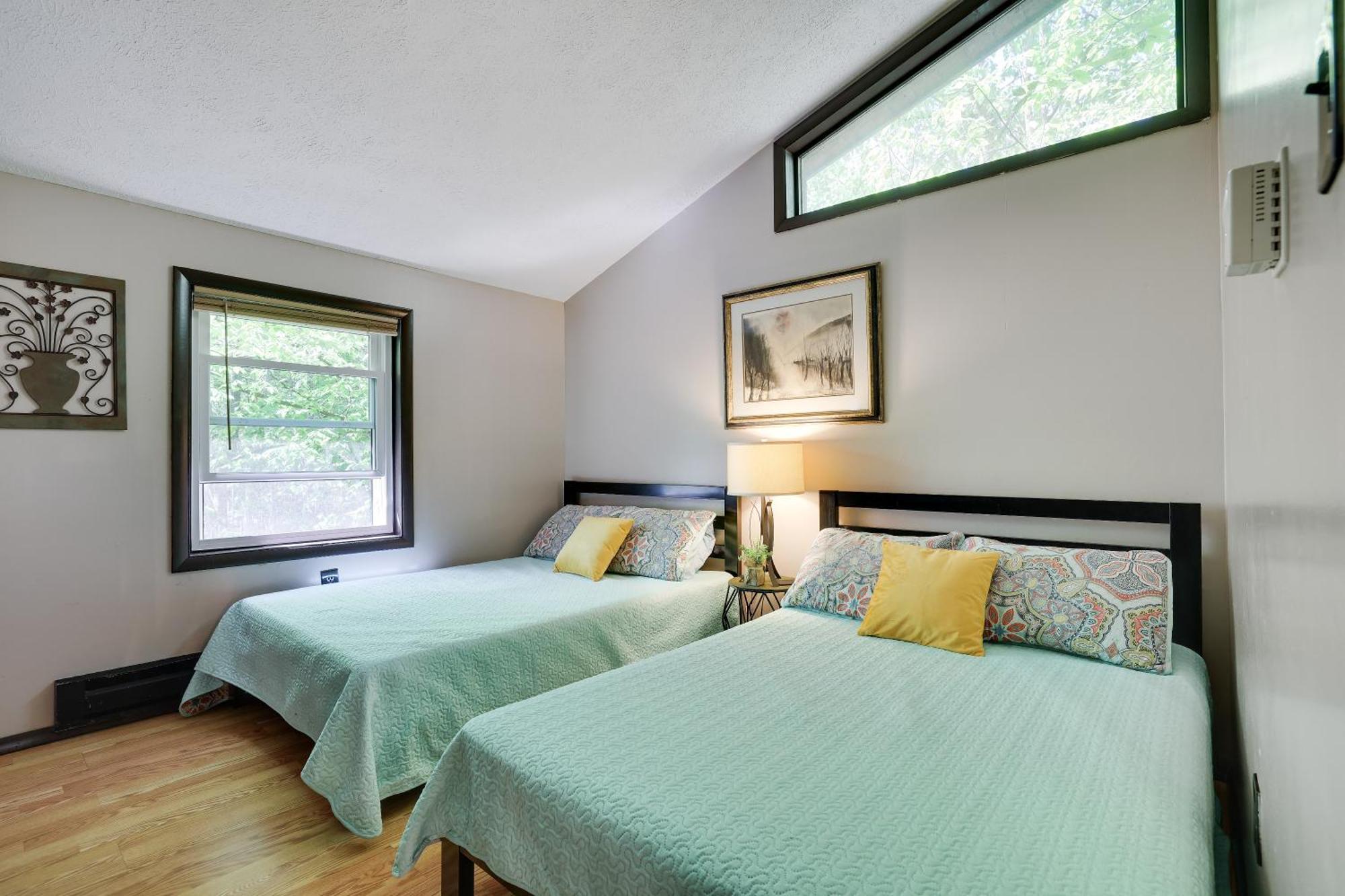 Chalet Renovated Near Casino, Camelback , Kalahari 4Bdrms Firepit Hot Tub Game Room Tobyhanna 외부 사진