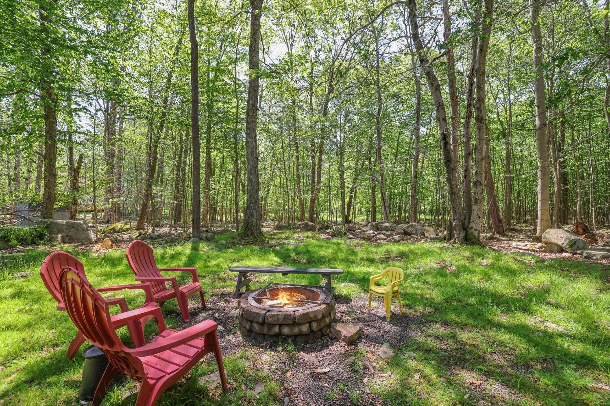 Chalet Renovated Near Casino, Camelback , Kalahari 4Bdrms Firepit Hot Tub Game Room Tobyhanna 외부 사진