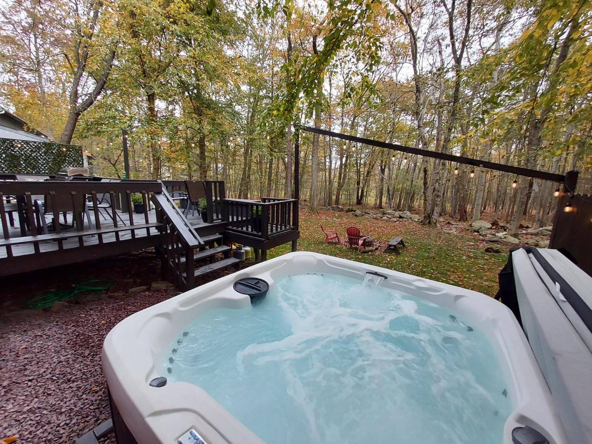 Chalet Renovated Near Casino, Camelback , Kalahari 4Bdrms Firepit Hot Tub Game Room Tobyhanna 외부 사진